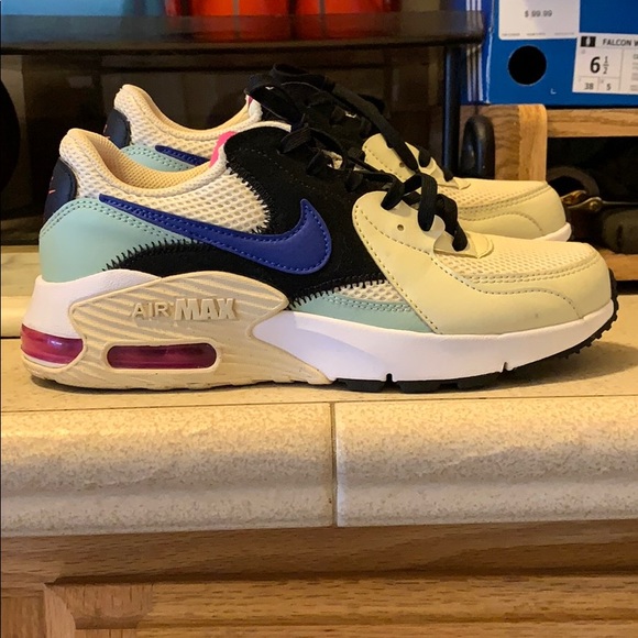 Nike shoes - Picture 3 of 10